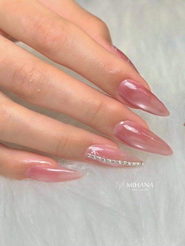 ♡ ⋆ ˚｡⋆୨୧˚

ちゅるんと溶け込むピンクマグ🫧 
さりげない輝きで上品に✨

Nails by Runa.

#MIHANAネイルサロン 
@mihana_nail 

埼玉県川口市並木4-1-5 木村ビル1F 
（西川口駅 徒歩5分）

🕒 OPEN 11:00 / LAST 20:00 

📩 ご予約 / お問い合わせ 
・HotPepper 
・LINE公式 

※プロフィールURLからご予約いただけます 

#西川口ネイル #韓国ネイル 
#ワンホンネイル #ちゅるんネイル