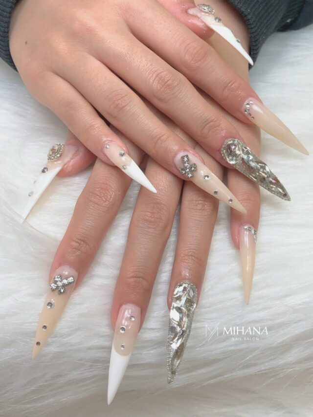 ♡ ⋆ ˚｡⋆୨୧˚

ロング×埋め尽くし×ビジューネイル🫧 

Nails by minh. 

#MIHANAネイルサロン 
@mihana_nail 

埼玉県川口市並木4-1-5 木村ビル1F 
（西川口駅 徒歩5分）

🕒 OPEN 11:00 / LAST 20:00 

📩 ご予約 / お問い合わせ 
・HotPepper 
・LINE公式 

※プロフィールURLからご予約いただけます 

#西川口ネイル #韓国ネイル 
#ワンホンネイル #ちゅるんネイル
