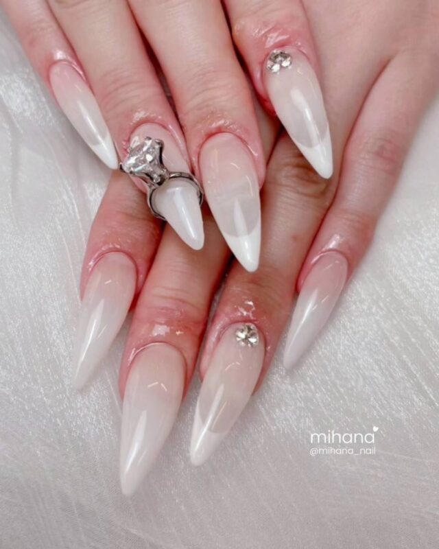 ♡ ⋆ ˚｡⋆୨୧˚

Bijou × French 🫧 

Nails by shin.

#MIHANAネイルサロン 
@mihana_nail 

埼玉県川口市並木4-1-5 木村ビル1F 
（西川口駅 徒歩5分）

🕒 OPEN 11:00 / LAST 20:00 

📩 ご予約 / お問い合わせ 
・HotPepper 
・LINE公式 

※プロフィールURLからご予約いただけます 

#西川口ネイル #韓国ネイル 
#ワンホンネイル #ちゅるんネイル
